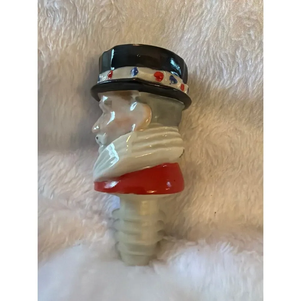 Vintage Beefeater Gin Ceramic Bottle Stopper Pourer Yeoman Barware Liquor Top